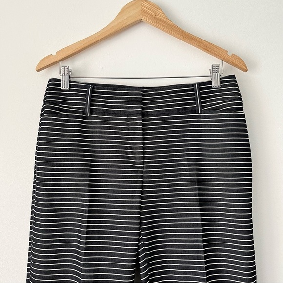 Ann Taylor Loft Julie Navy & White Striped Cropped Riviera Capri Pants Size 6 - Picture 2 of 14